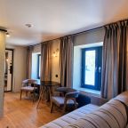 Сьюит (Двухкомнатный делюкс Apt# 301), Бутик-Отель Дом с гаргульями