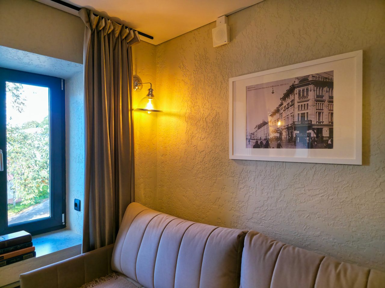 Сьюит (Двухкомнатный делюкс Apt# 301), Бутик-Отель Дом с гаргульями