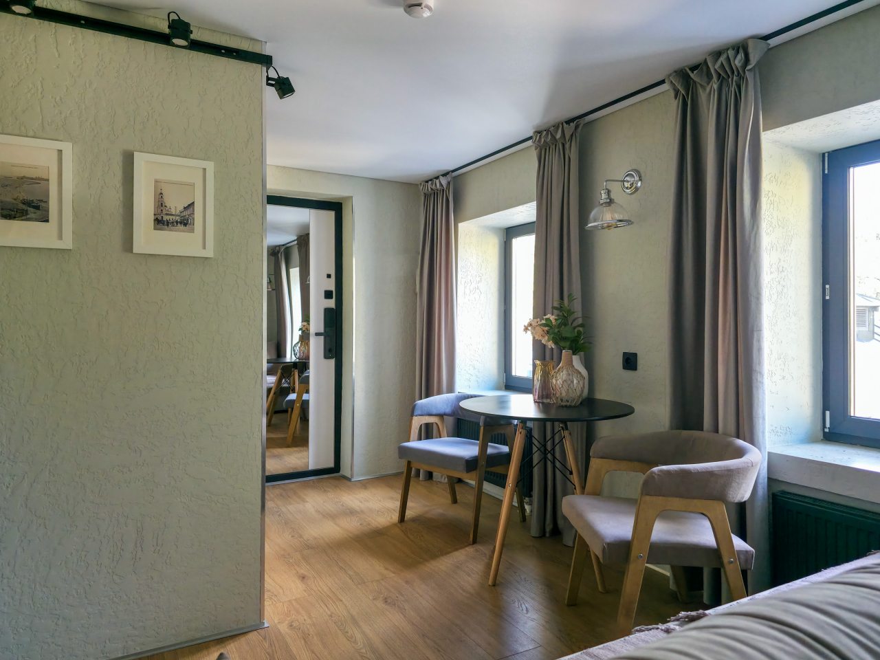 Сьюит (Двухкомнатный делюкс Apt# 301), Бутик-Отель Дом с гаргульями