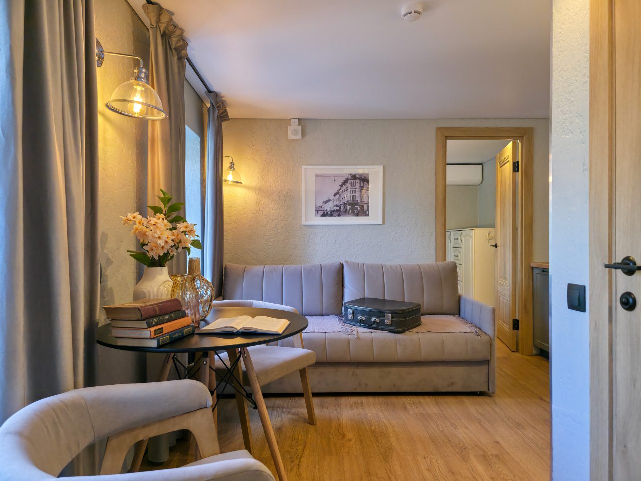 Сьюит (Двухкомнатный делюкс Apt# 301), Бутик-Отель Дом с гаргульями