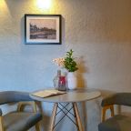 Сьюит (Двухкомнатный делюкс Apt# 302), Бутик-Отель Дом с гаргульями