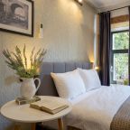 Апартаменты (Однокомнатные  Делюкс Apt# 201), Бутик-Отель Дом с гаргульями