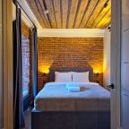 Люкс (Двухкомнатный люкс Apt# 202), Бутик-Отель Дом с гаргульями