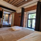 Люкс (Двухкомнатный люкс Apt# 202), Бутик-Отель Дом с гаргульями