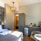 Люкс (Однокомнатный Apt# 204), Бутик-Отель Дом с гаргульями