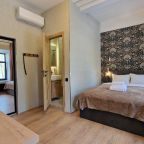 Люкс (Однокомнатный люкс Apt# 205), Бутик-Отель Дом с гаргульями