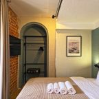 Люкс (Двухкомнатный люкс Apt# 208), Бутик-Отель Дом с гаргульями