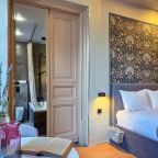 Двухместный (Люкс с ванной и с видом на гаргульи Apt# 212), Бутик-Отель Дом с гаргульями