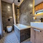 Двухместный (Люкс с ванной и с видом на гаргульи Apt# 212), Бутик-Отель Дом с гаргульями