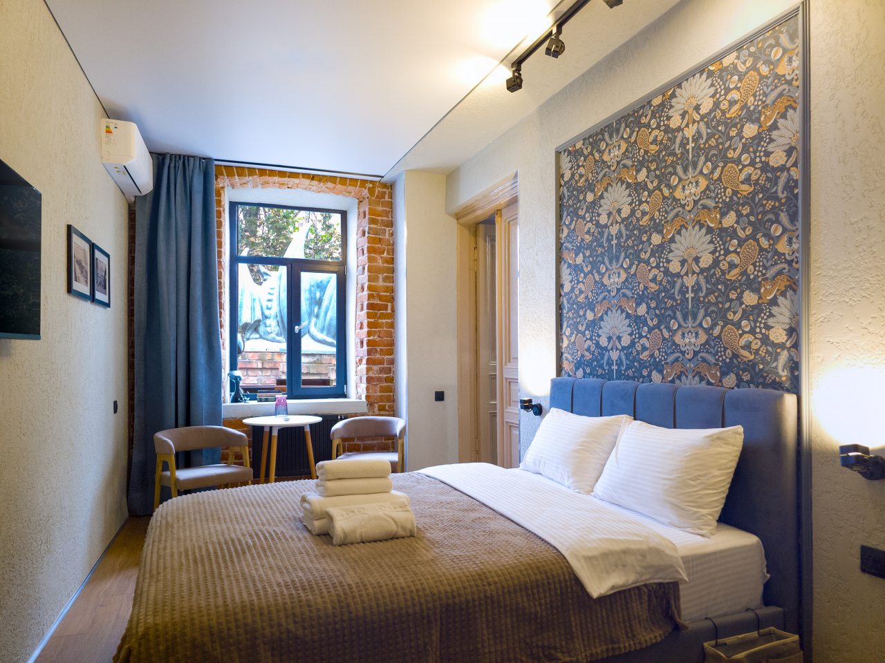 Двухместный (Люкс с ванной и с видом на гаргульи Apt# 212), Бутик-Отель Дом с гаргульями