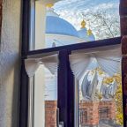 Вид на Казанский женский монастырь, на гаргулий или во двор., Бутик-Отель Дом с гаргульями