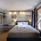 Апартаменты (Однокомнатные  Делюкс Apt# 201), Бутик-Отель Дом с гаргульями