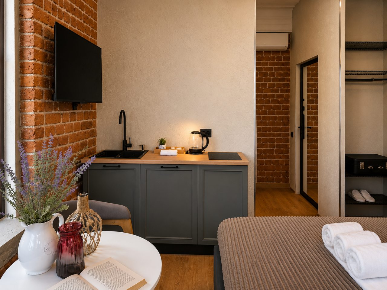 Люкс (Однокомнатные апартаменты Apt# 206), Бутик-Отель Дом с гаргульями