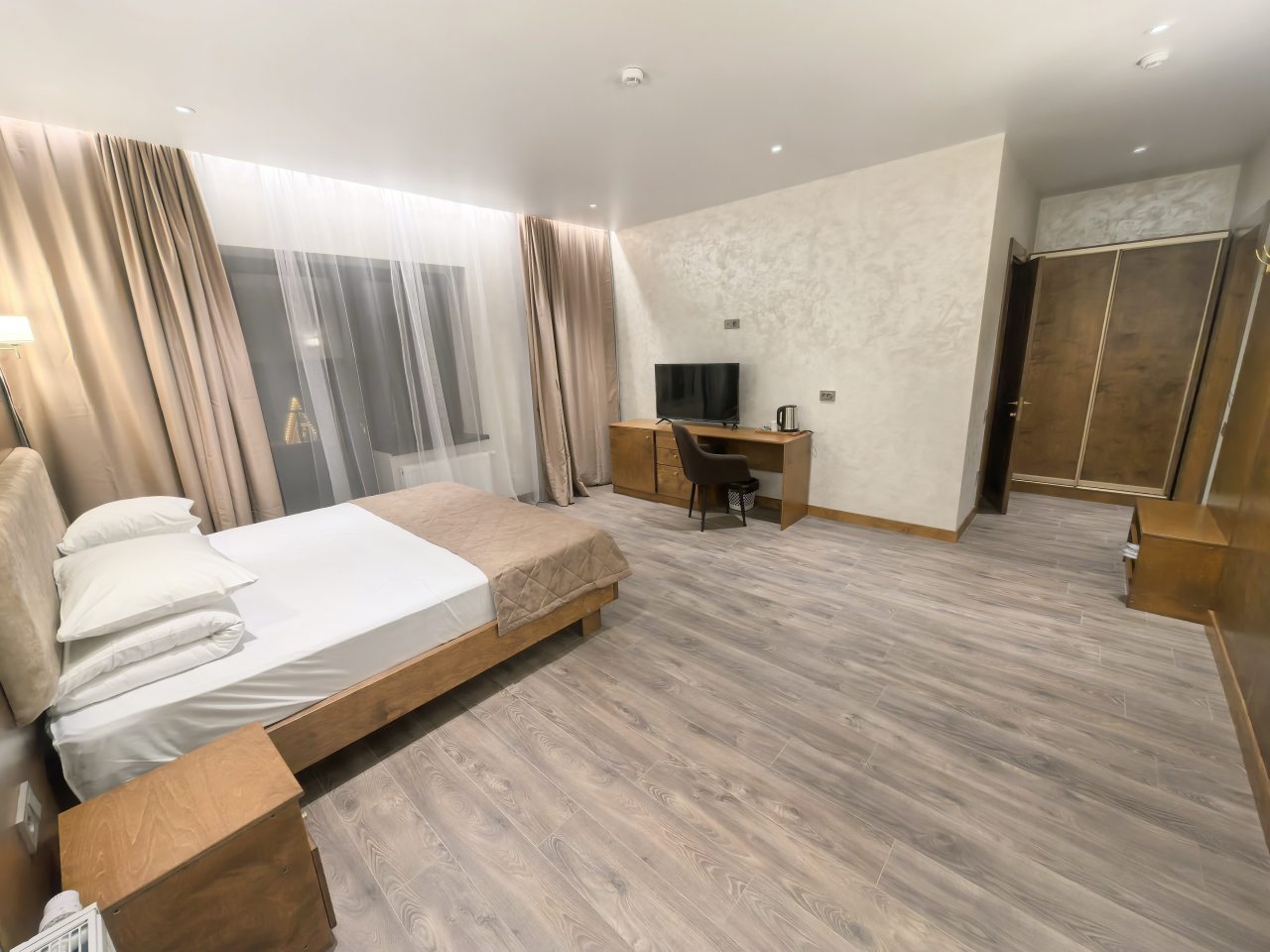 Двухместный (Полулюкс с балконом), Гостевой дом Четыре сезона