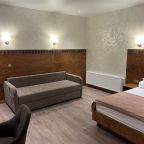 Четырехместный (Полулюкс с балконом), Гостевой дом Четыре сезона