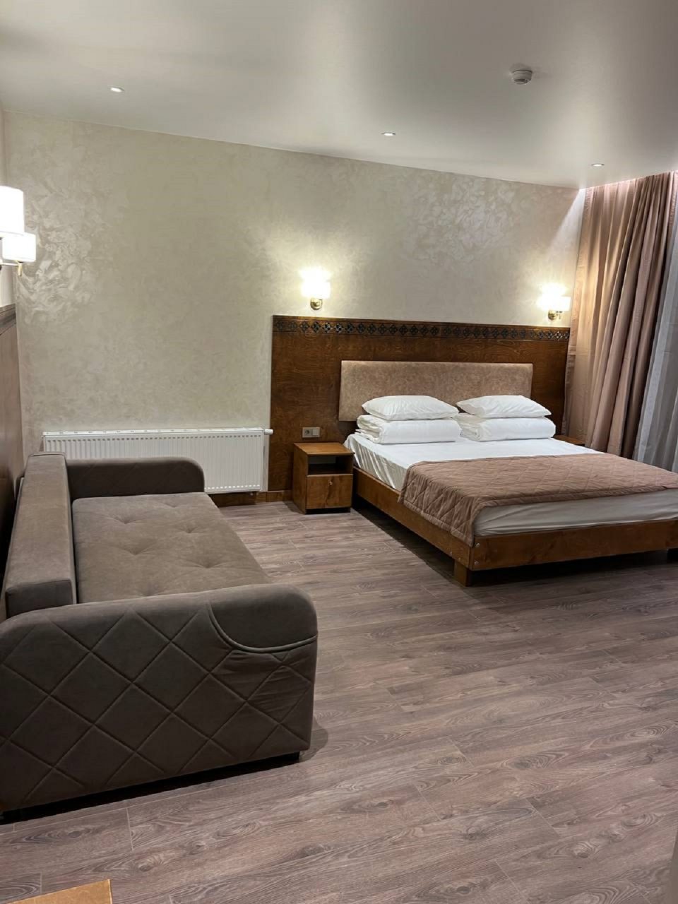 Четырехместный (Полулюкс с балконом), Гостевой дом Четыре сезона