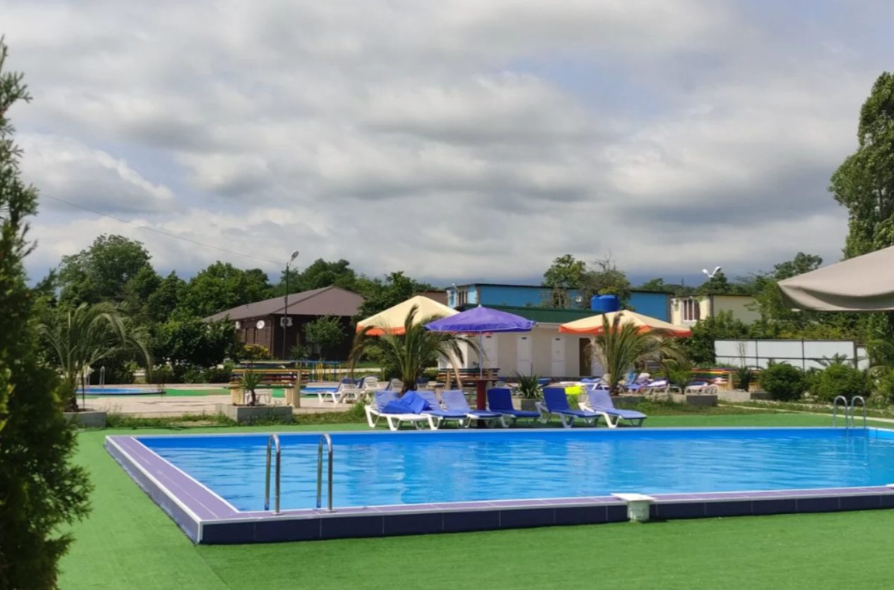 Открытый и крытый бассейны, База отдыха Звандрипш Эко village