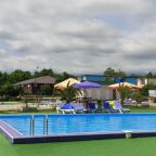 Открытый и крытый бассейны, База отдыха Звандрипш Эко village