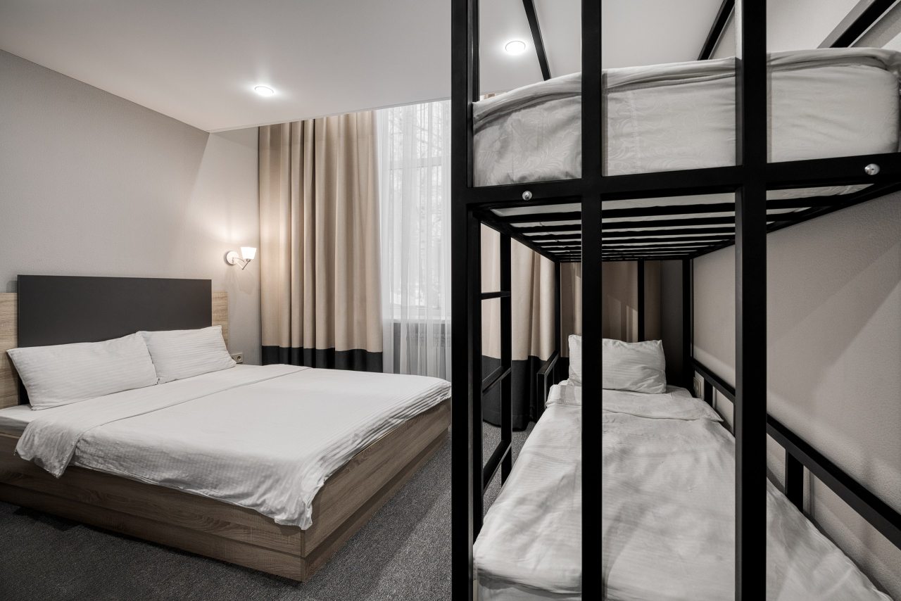 Трёхместный и более (Семейный с двухъярусной кроватью), Гостиница Максим Белая Башня