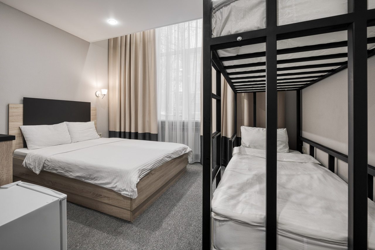 Трёхместный и более (Семейный с двухъярусной кроватью), Гостиница Максим Белая Башня