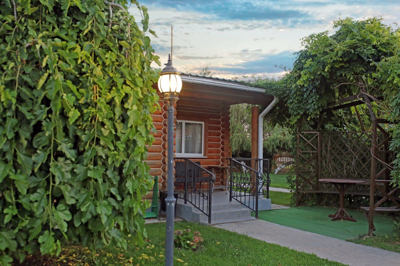 Люкс (Люкс), База отдыха На Калиновке