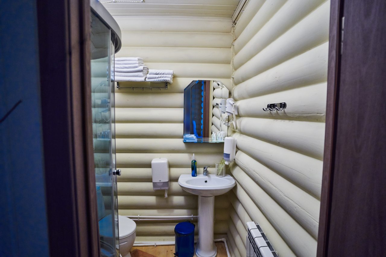 Люкс (Люкс), База отдыха На Калиновке