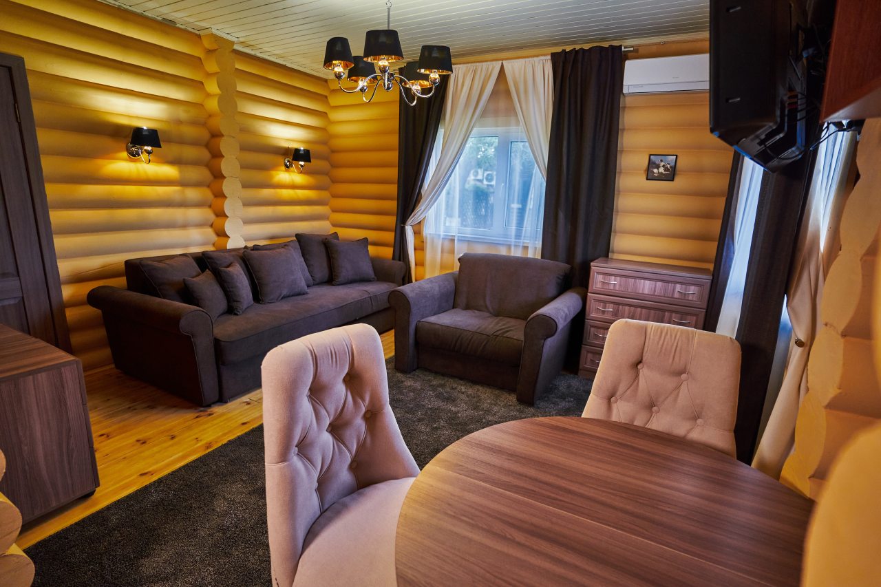 Люкс (Люкс), База отдыха На Калиновке