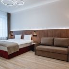 Номер (УЛУЧШЕННЫЙ С 1 КРОВАТЬЮ И ДИВАНОМ), Отель AMATI KAZAN HOTEL 3*