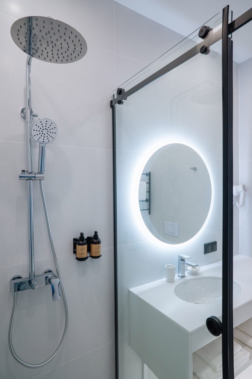 Номер (УЛУЧШЕННЫЙ С 1 ИЛИ 2 КРОВАТЯМИ И ДИВАНОМ), Отель AMATI KAZAN HOTEL 3*