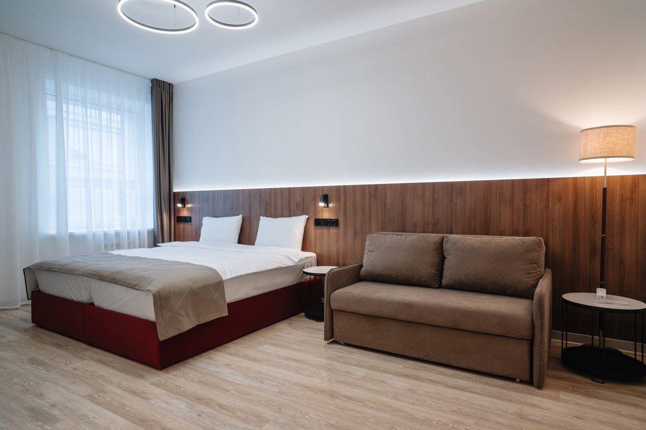 Номер (УЛУЧШЕННЫЙ С 1 ИЛИ 2 КРОВАТЯМИ И ДИВАНОМ), Отель AMATI KAZAN HOTEL 3*