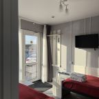 Трёхместный и более (Семейный двухкомнатный), Отель ААА