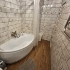 Трёхместный и более (Комфортный номер с большой ванной), Апартаменты в Подмосковье в мкр. Голландский квартал