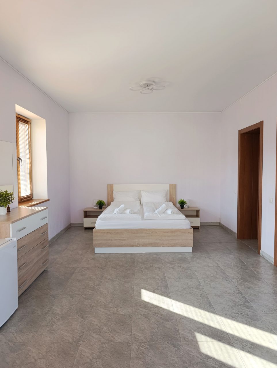 Двухместный (Стандартный номер с 1-ой двухспальной кроватью и балконом), Отель Клевер