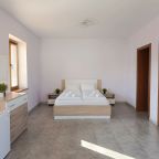 Двухместный (Стандартный номер с 1-ой двухспальной кроватью и балконом), Отель Клевер