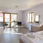 Двухместный (Стандартный номер с 1-ой двухспальной кроватью и балконом), Отель Клевер