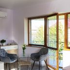 Двухместный (Стандартный номер с 1-ой двухспальной кроватью и балконом), Отель Клевер