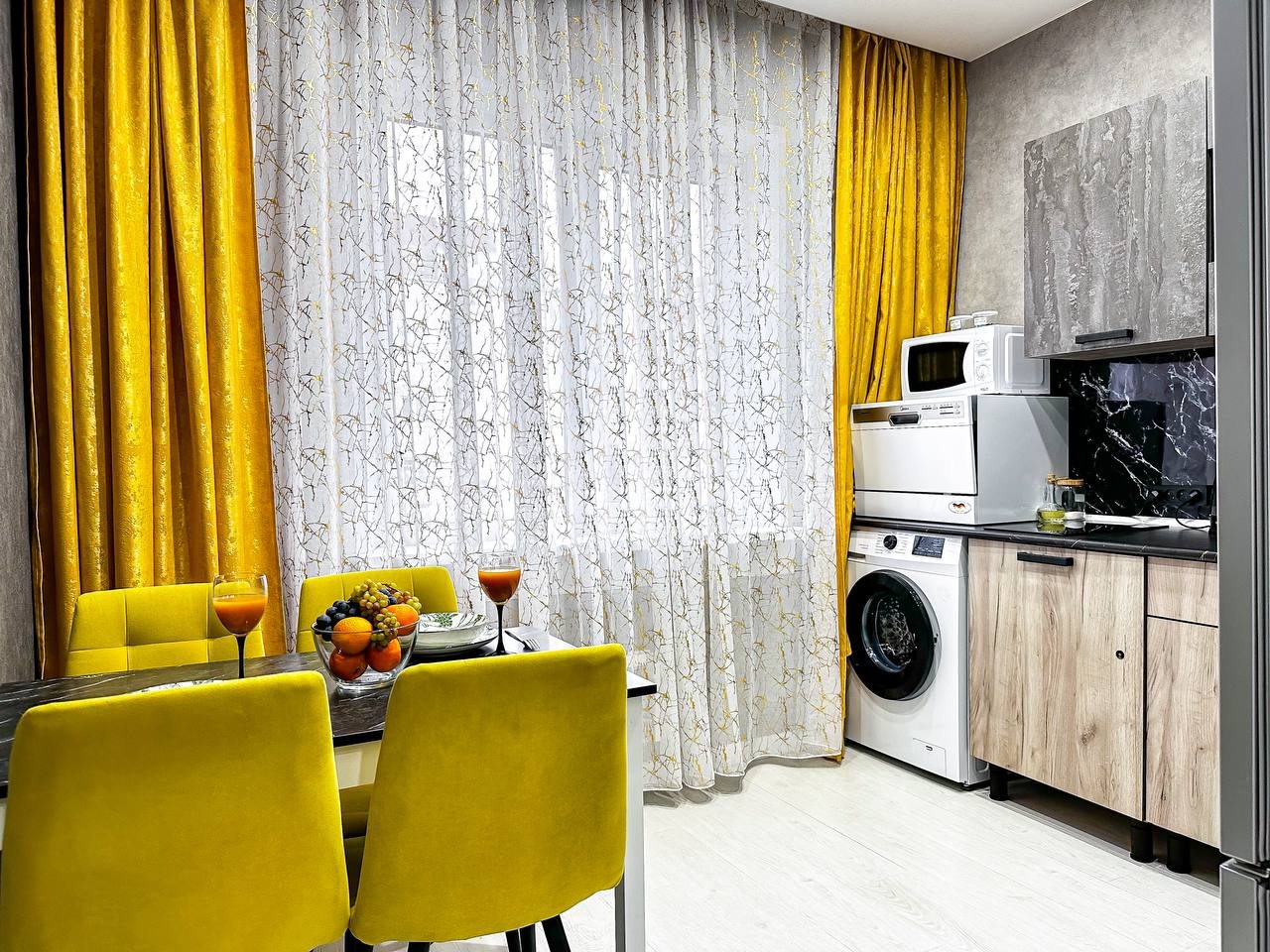 Апартаменты (С новым ремонтом для идеального отдыха в Апатитах на ул. Дзержинского, д.49), Апартаменты Как дома