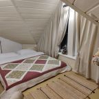 Дом (Камерный домик Живица), Коттедж Залесская дача