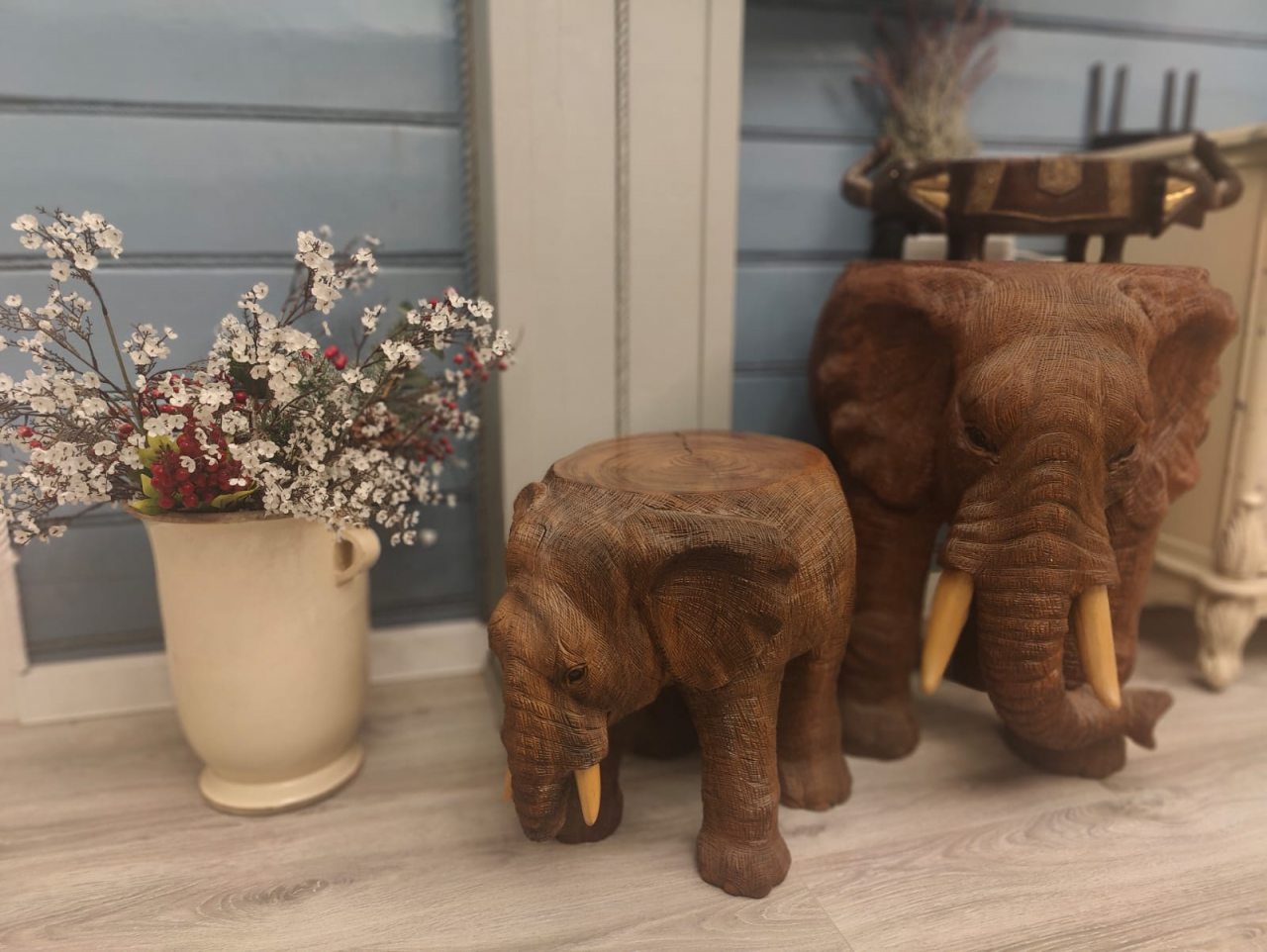 слоны-столы