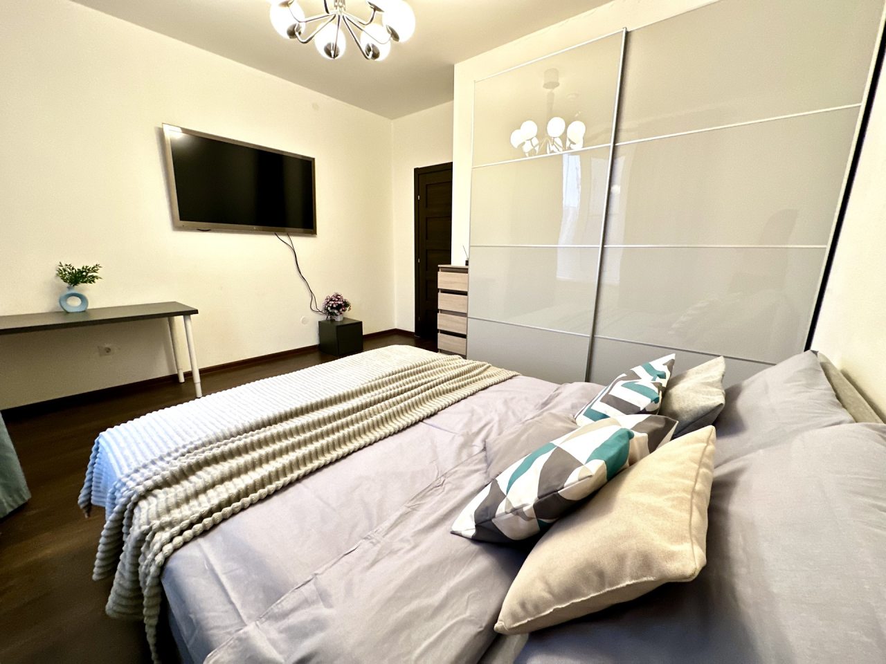 Апартаменты (Рядом с центром в ЖК Пульс на набережной), Апартаменты на Ультрамариновой 10