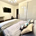 Апартаменты (Рядом с центром в ЖК Пульс на набережной), Апартаменты на Ультрамариновой 10