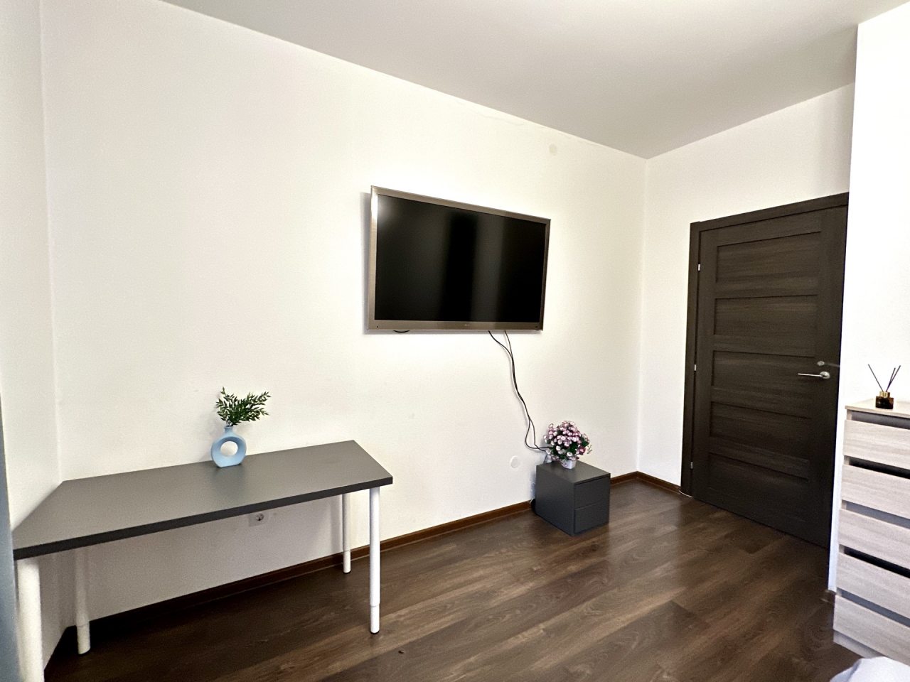 Апартаменты (Рядом с центром в ЖК Пульс на набережной), Апартаменты на Ультрамариновой 10