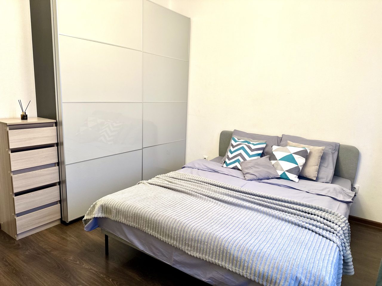 Апартаменты (Рядом с центром в ЖК Пульс на набережной), Апартаменты на Ультрамариновой 10