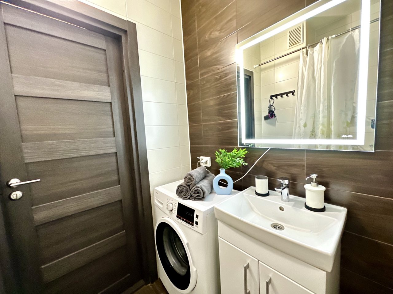 Апартаменты (Рядом с центром в ЖК Пульс на набережной), Апартаменты на Ультрамариновой 10