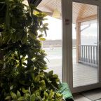 Интерьер дома с верандой