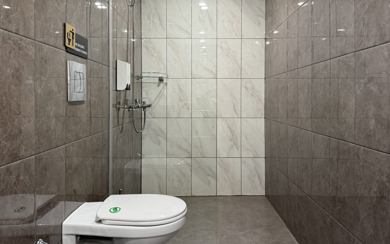 Санузел дома с верандой