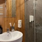 Санузел семейного дома (таких 3 санузла в доме)