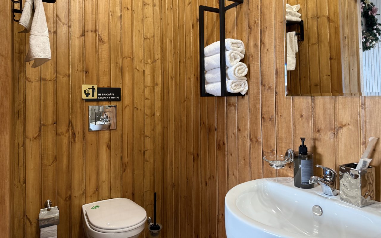 Санузел семейного дома (таких 3 санузла в доме)