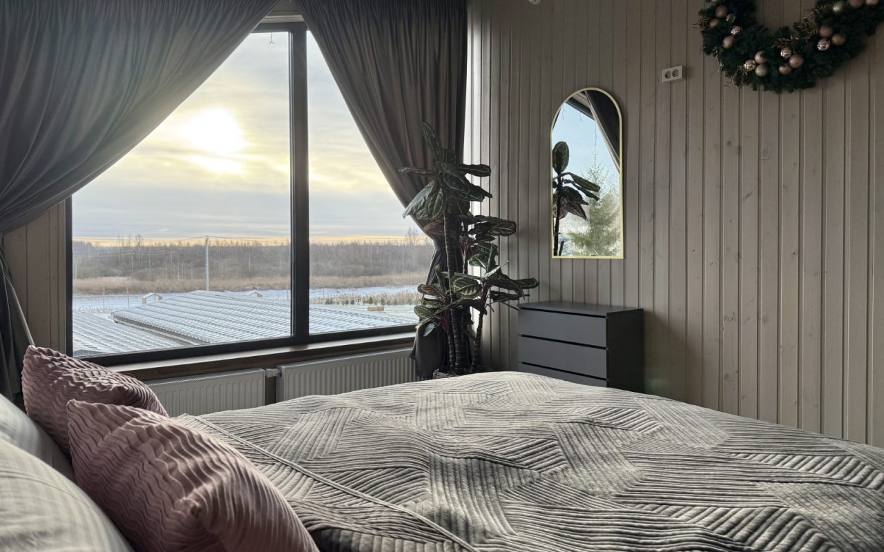 Вторая спальная на втором этаже семейного дома