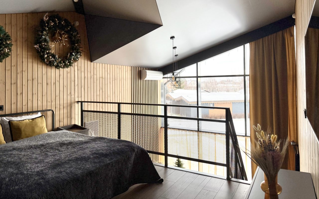 Второй этаж двухуровневого номера люкс